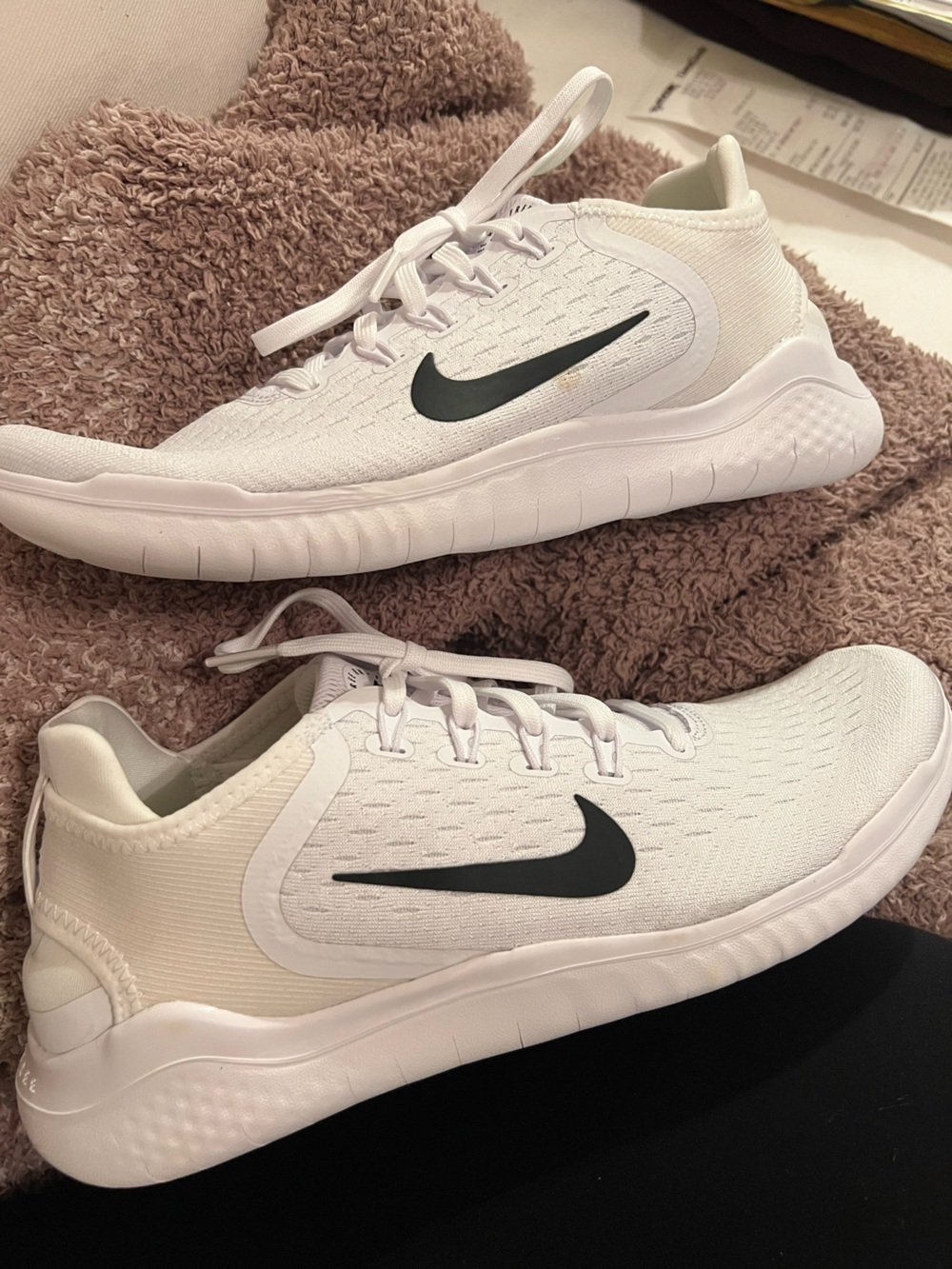 NEW IN BOX Women’s Nike Free RN Sneakers - Picture 3 of 6